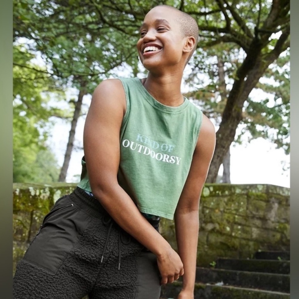 Aerie “kind of outdoorsy” Forrest green crop tank muscle shirt
